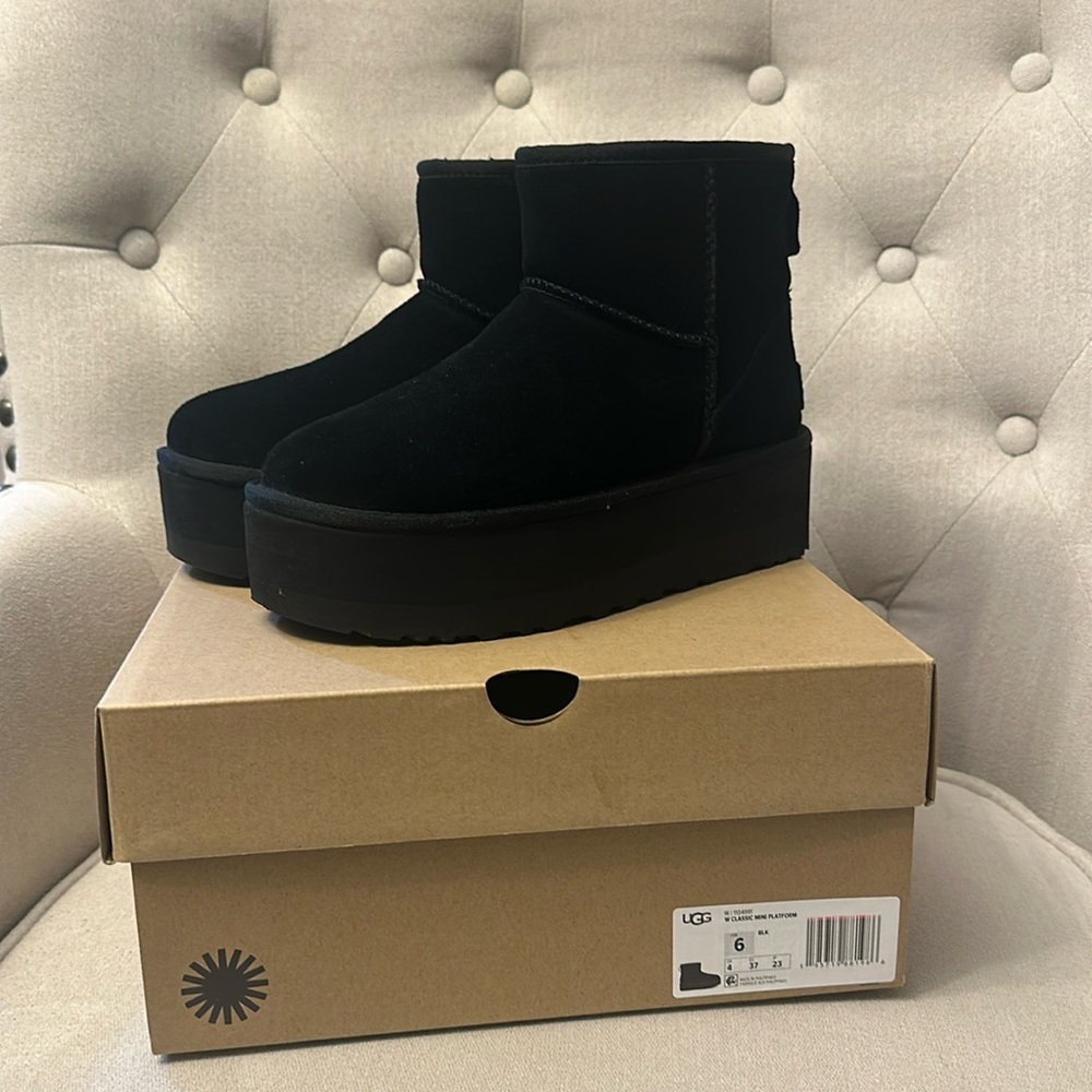 Ugg classic mini platform black boots